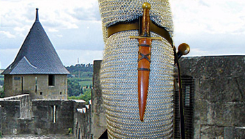 Basic Dagger Frog shown in black leather.